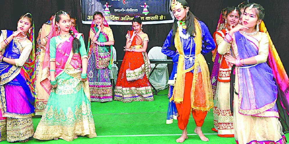 Colorful events make the closing memorable