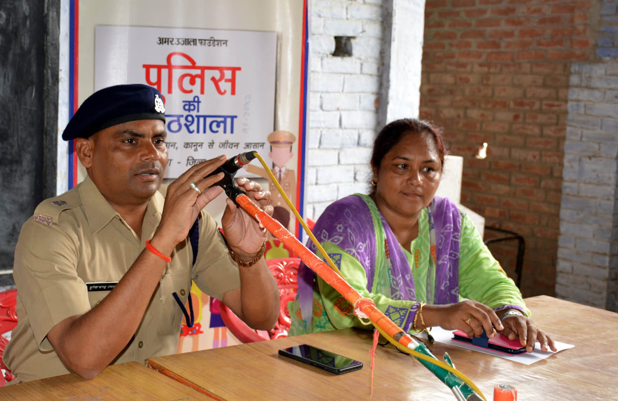 amar ujala foundation organise police ki pathsala at muslim girls inter college