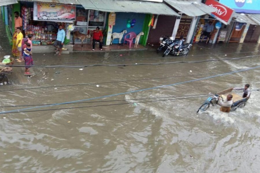 two different pictures of Lucknow after rain.
