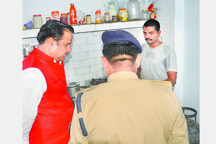 attack on RSS office in raebareli.