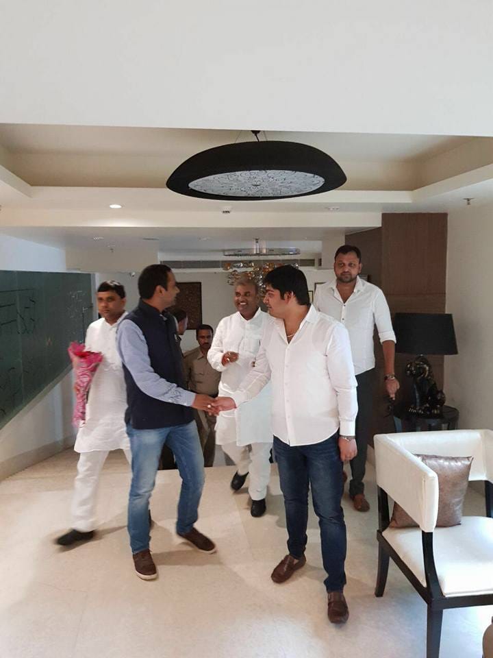Modi ministers son provide hospitality to lalu yadavs ministers