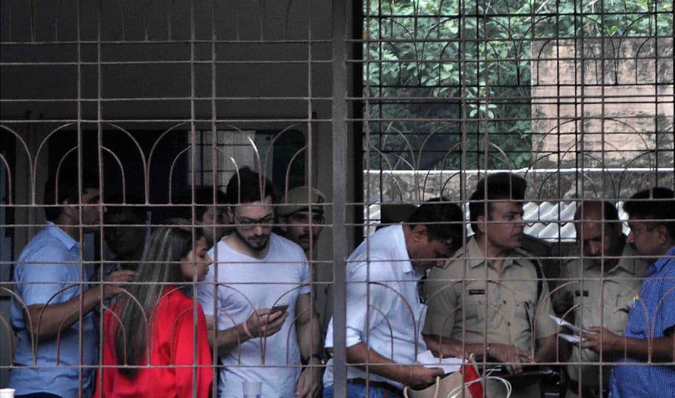 doctor shaswat murder case accused still out of police reach in delhi 