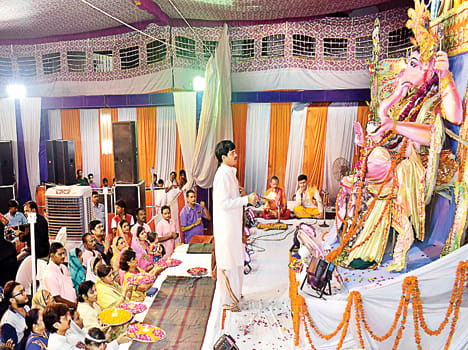 Become a complainant, become Sukhaharta, come away, Ganpati comes