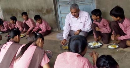 amar ujala foundation organise police ki pathsala at muslim girls inter college