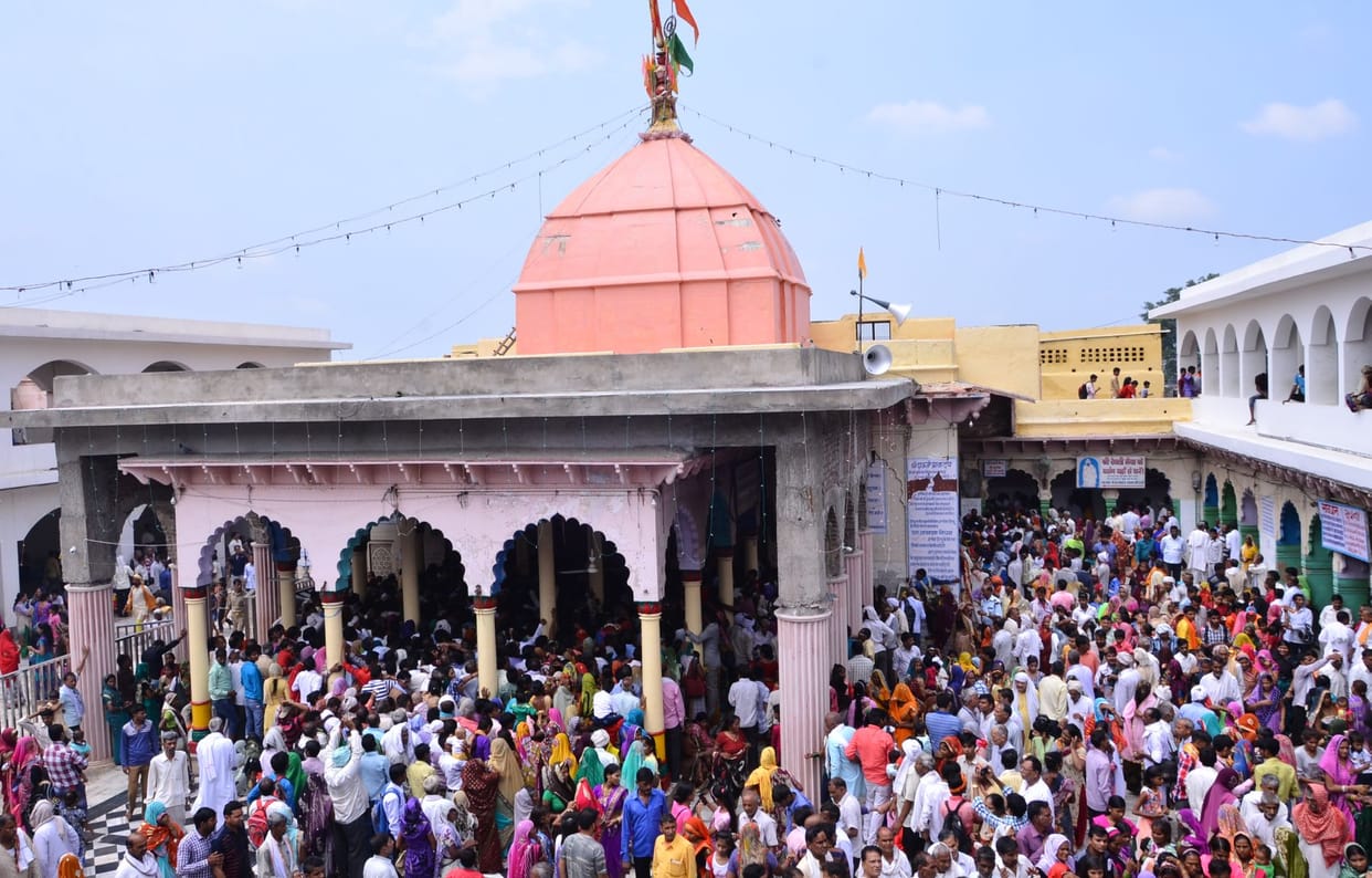 नववर्ष मनाने को तीर्थ नगरी वृंदावन पहुंचे श्रद्धालु