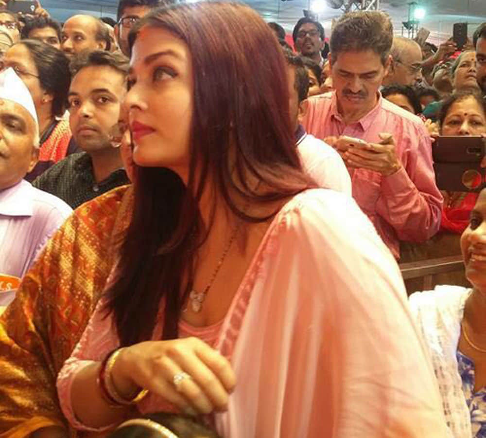 Aishwarya Rai Bachchan whisks away daughter Aaradhya for Ganpati Darshan in the city