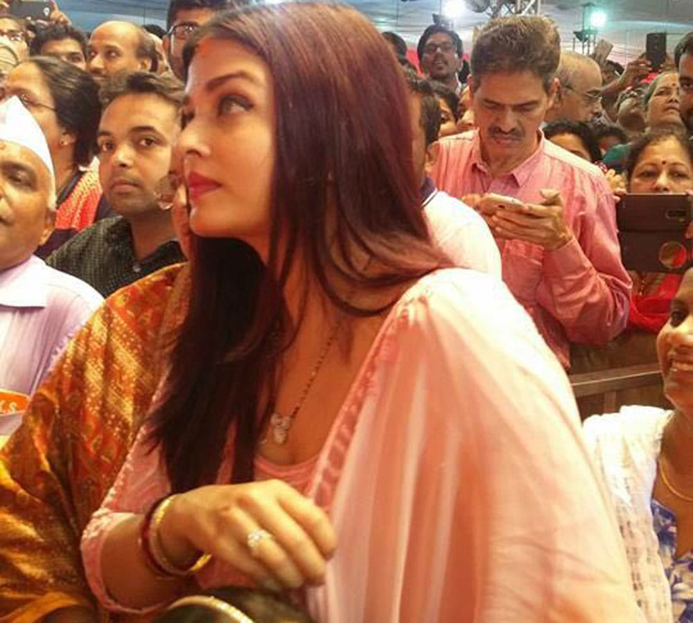 Aishwarya Rai Bachchan whisks away daughter Aaradhya for Ganpati Darshan in the city