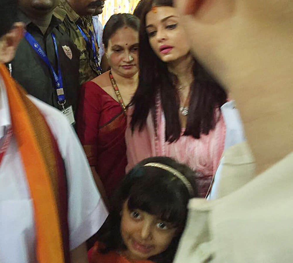 Aishwarya Rai Bachchan whisks away daughter Aaradhya for Ganpati Darshan in the city