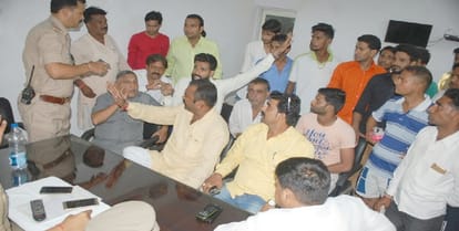 BJP leader and BSP corporator Bhide, knock at home