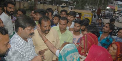 BJP leader and BSP corporator Bhide, knock at home