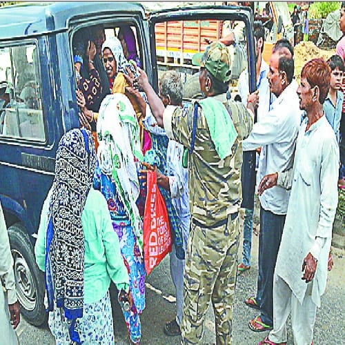 A mini bus filled with passengers turned upside down, see photos