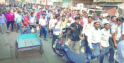 Declaration by traders to close the market, police force deployed in entire district