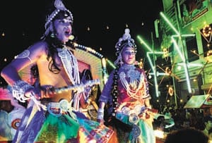 Sollesurai's fair, flowing through the light of the rain