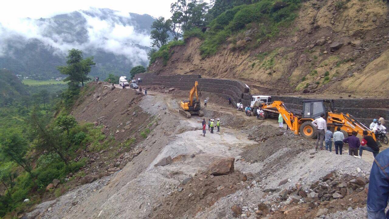 snowfall in august in badrinath dham
