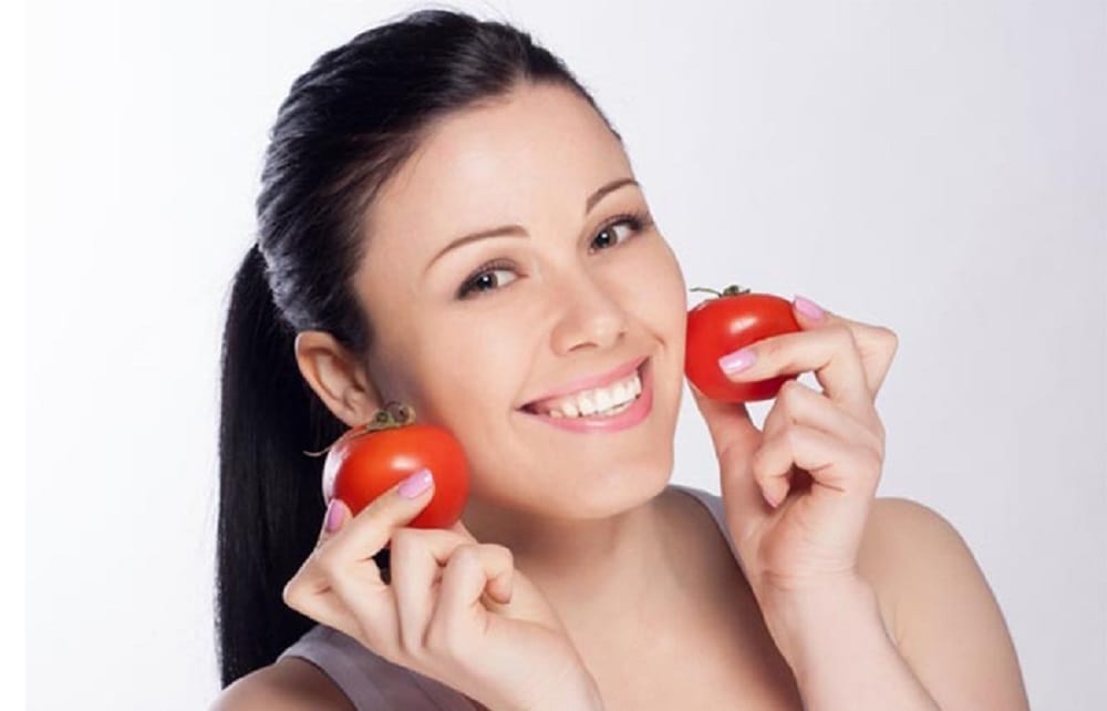 This beauty tip of tomato will give you milky fairness over the night
