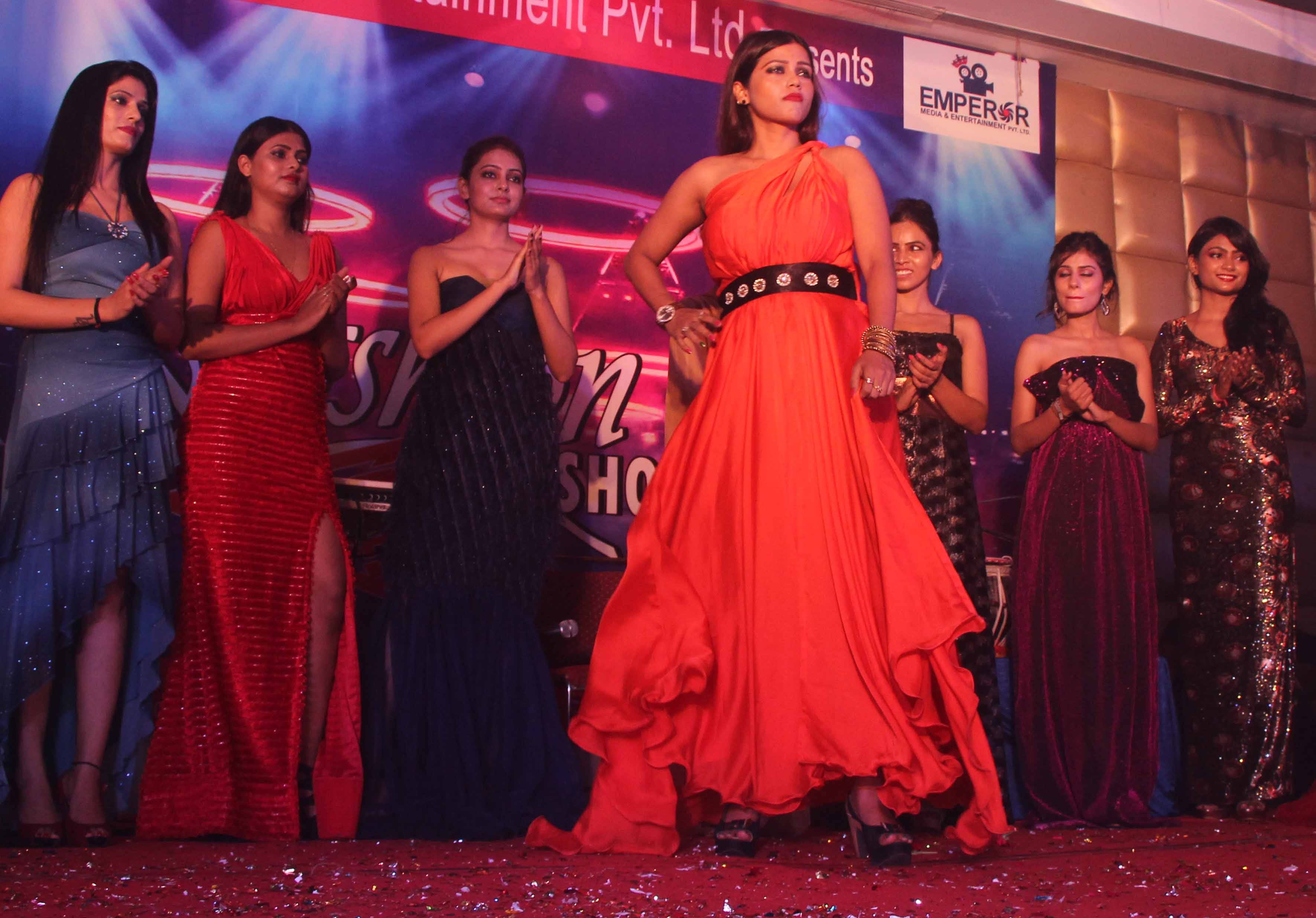 Fashion Show in Varanasi with film stars see photos 