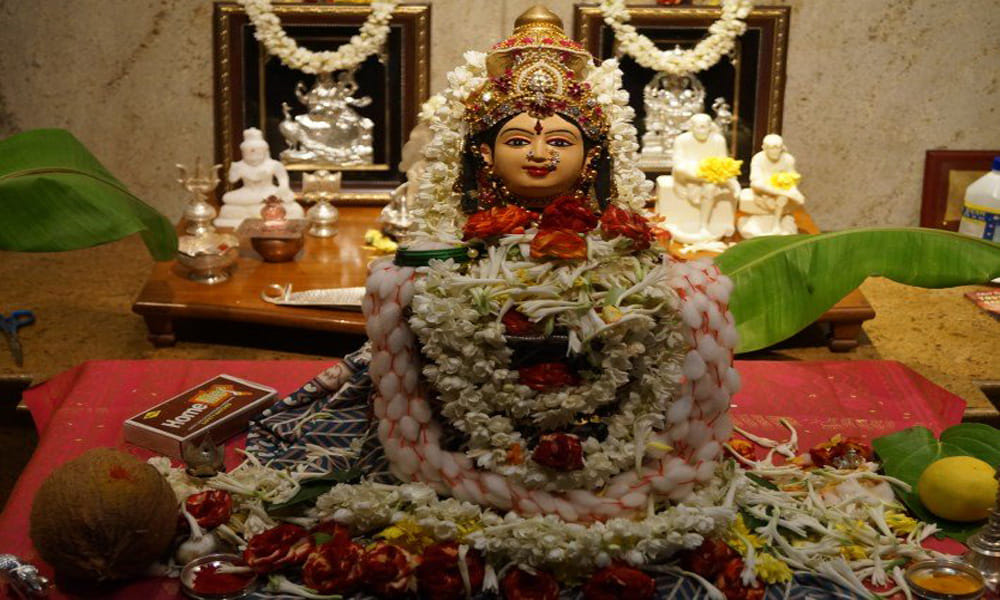know tips about how to bless laxmi in house