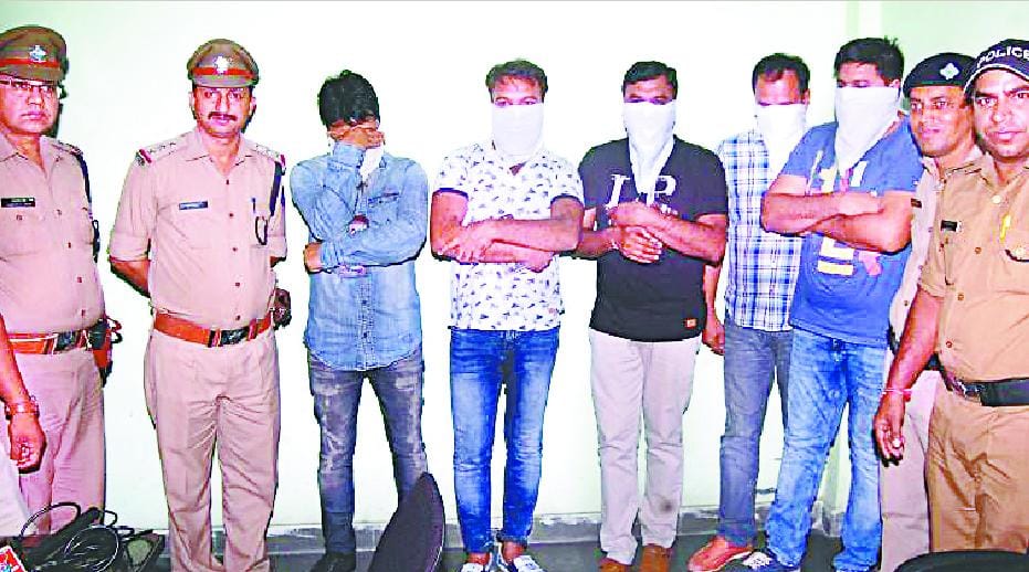 Five gamblers in the hotel raided, with five and a half million rupees
