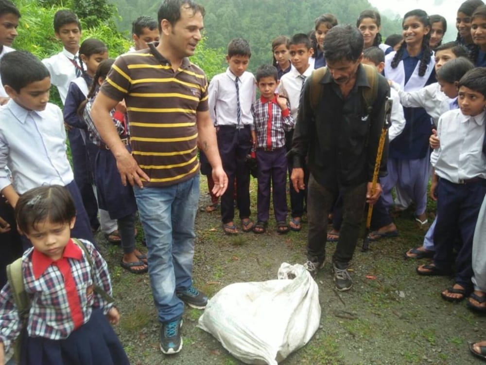 Pictures of Python swallowed up to deer