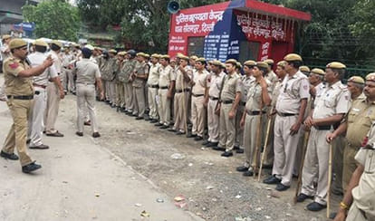 attack on policemen in delhi after checking in dera issue 