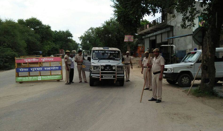attack on policemen in delhi after checking in dera issue 