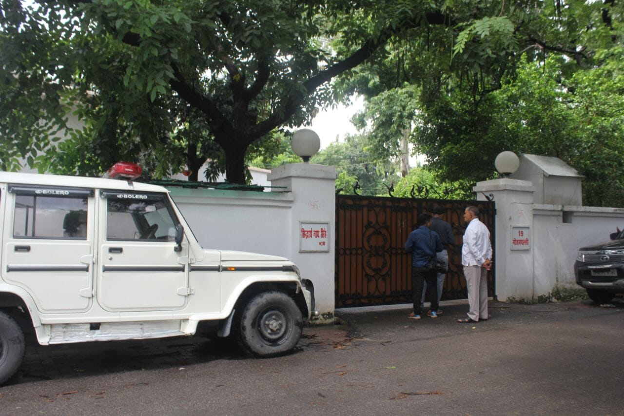 pathetic condition of up cabinet minister siddhartha nath singh's house after rain