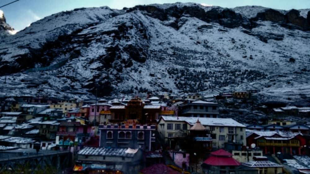 first snowfall in kedarnath dham campus