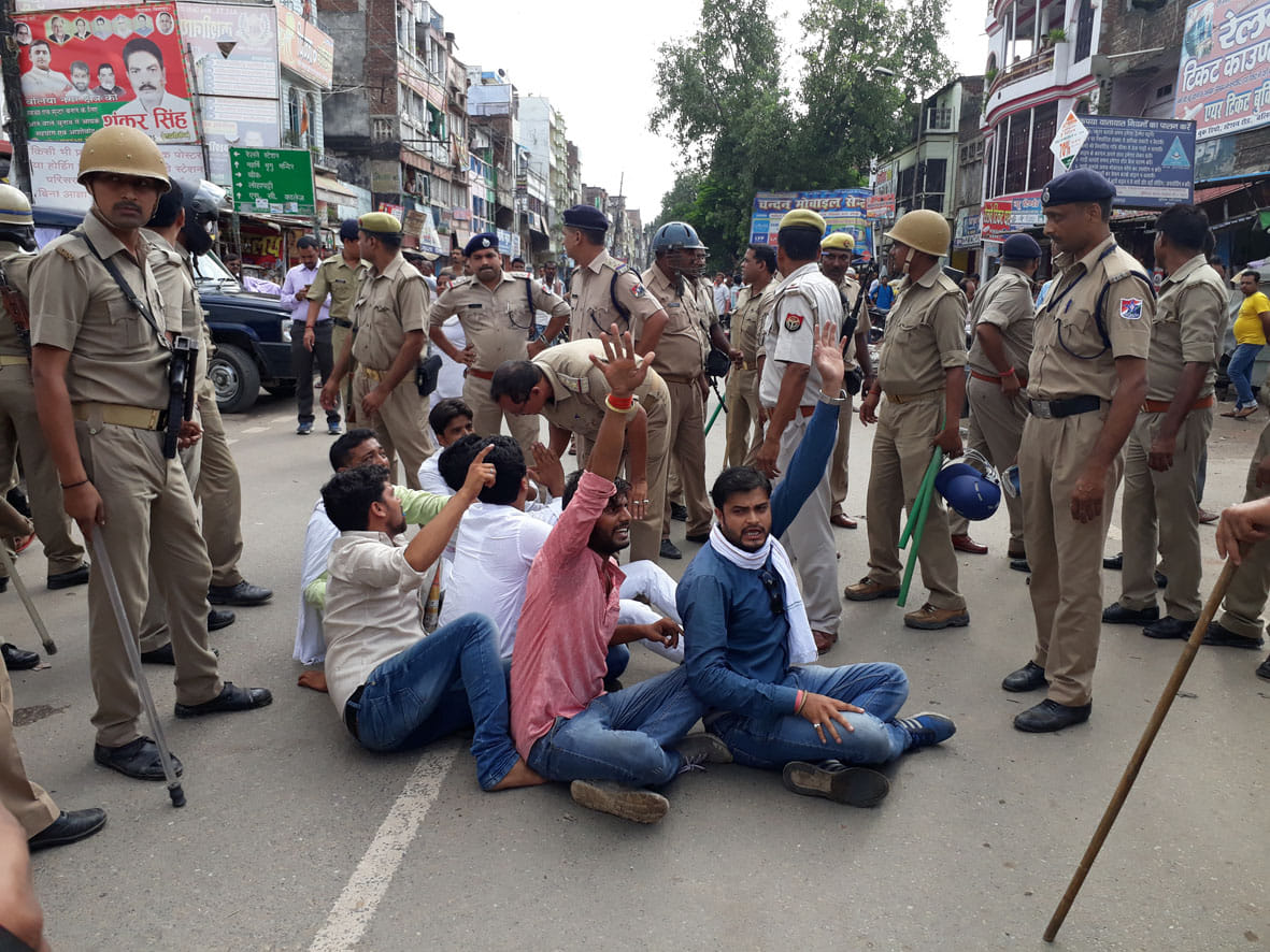Student curfew: market closed, 37 arrested