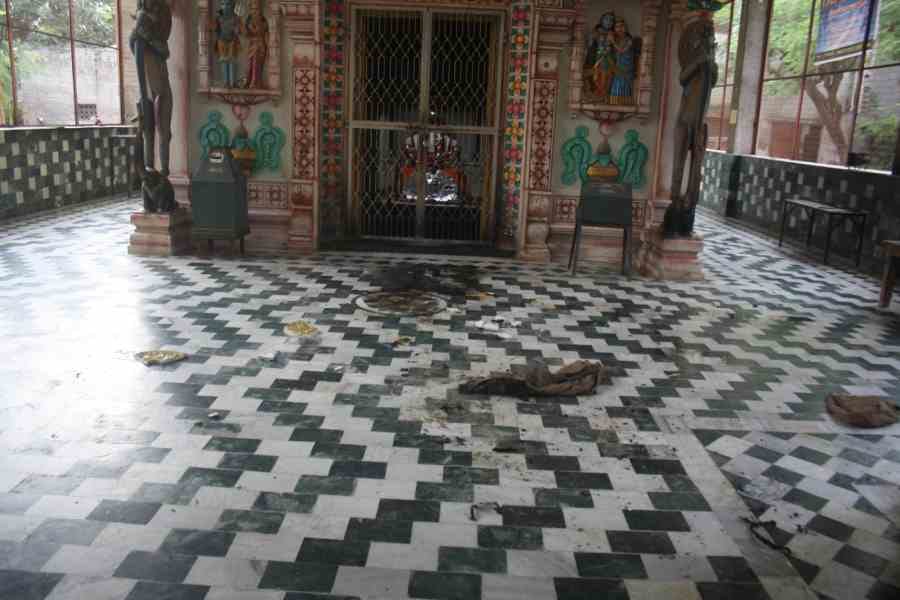 man in vrindavan burn himself in temple