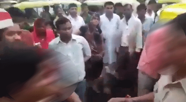 policeman beaten by woman in agra