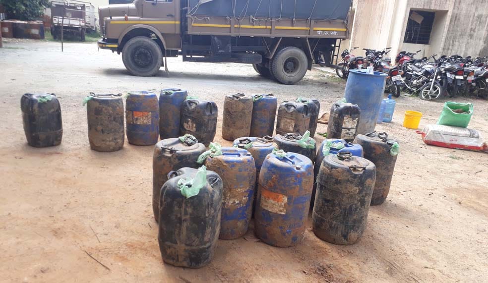 Mirzapur duplicate wine factory disclose by police