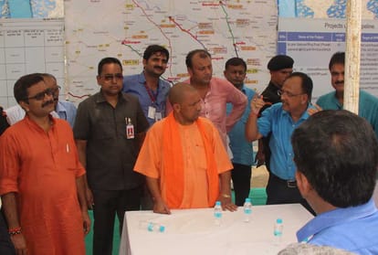 yogi adityanath use car in varanasi for visit road