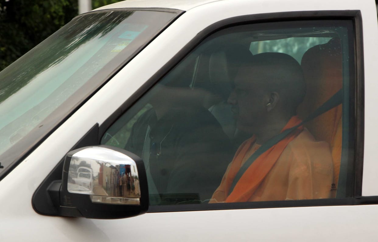 yogi adityanath use car in varanasi for visit road