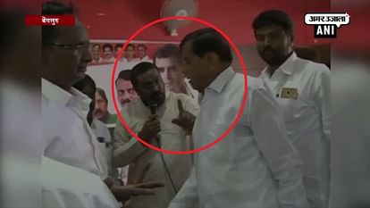 Congress leaders got indulged in a verbal war over chairs in Bengaluru