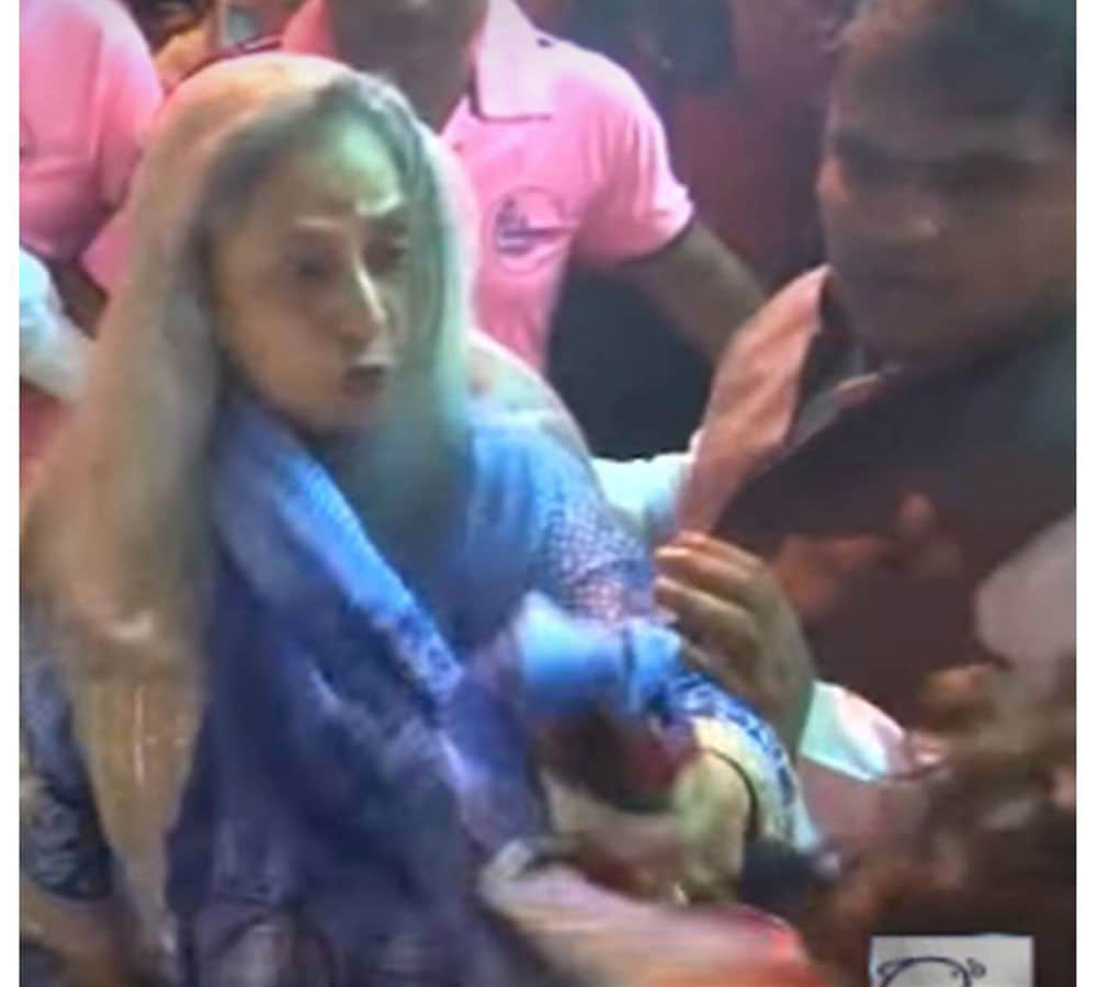 angry Jaya Bachchan blasts fans for clicking selfies during Ganpati celebrations