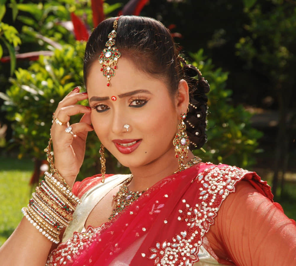 Bhojpuri Actress Rani Chatterjee Gets Trolled For Her Career Destroyed by Pawan Singh
