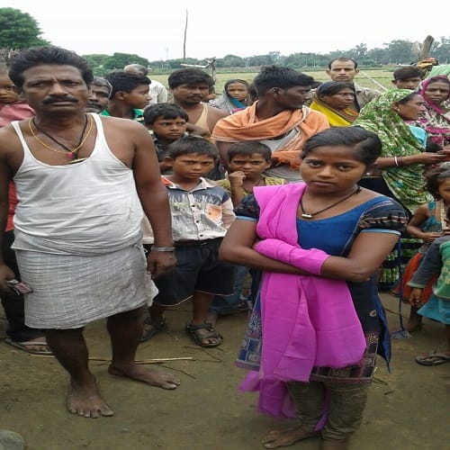 Five families were asleep in huts that suddenly caught fire, see photos
