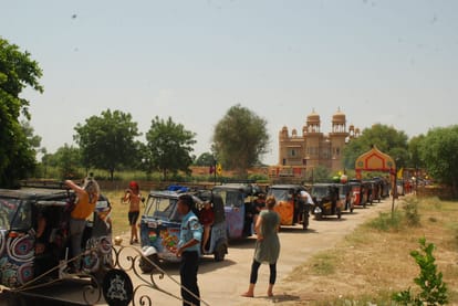 More than a hundred foreigners come to Rang Birangi for charity