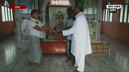 Muslims gifted a loud speaker to a temple in Harda madhya pradesh