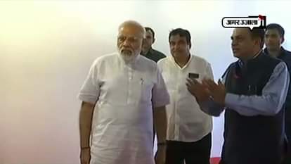 PM Modi visits exhibition on National Highway Projects Announces Rs. 15,000 crore Projects  