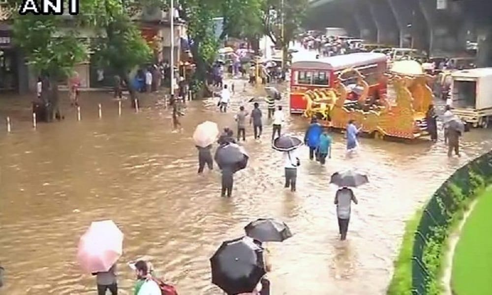 see pics, heavy rain in mumbai