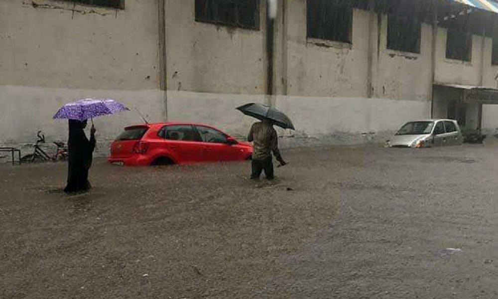 see pics, heavy rain in mumbai