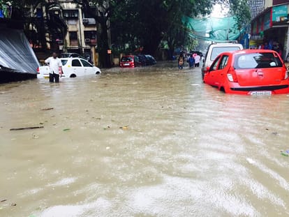 Heavy rains continue in various parts of Mumbai and Thane