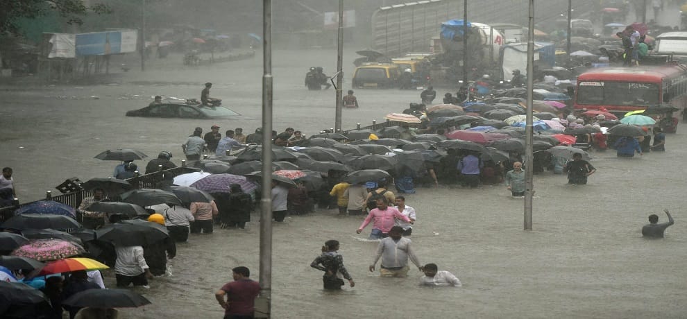 due to heavy rain water overflow on road in Mumbai, Schools and colleges will be closed today