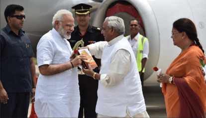 pm modi reach udaipur and will lay foundation of many road projects