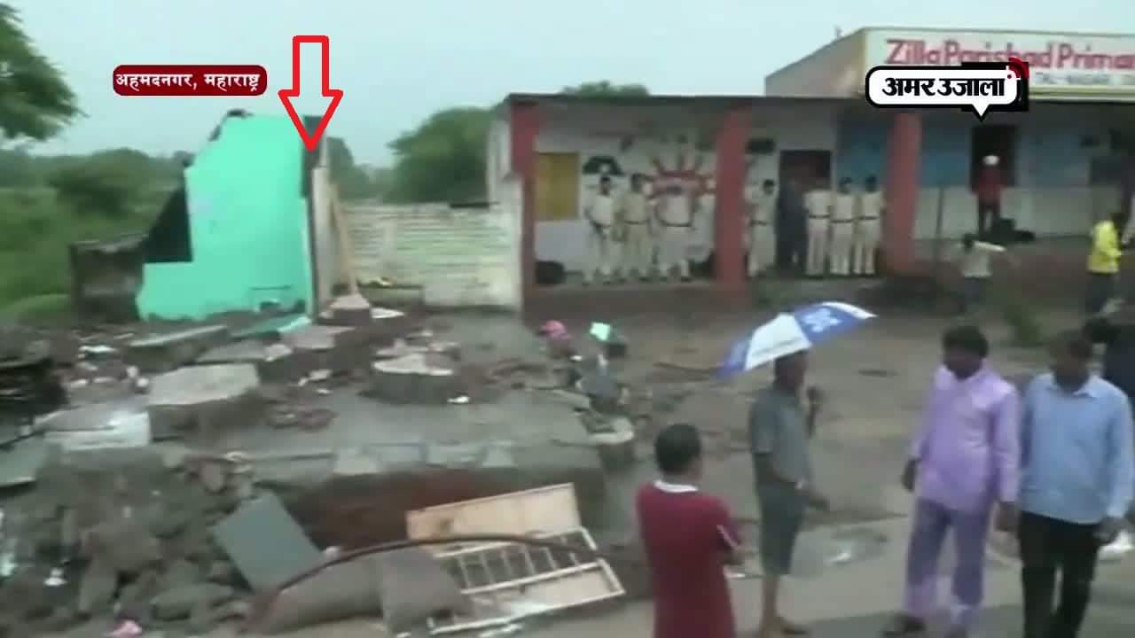 स्कूल की बिल्डिंग गिरी 