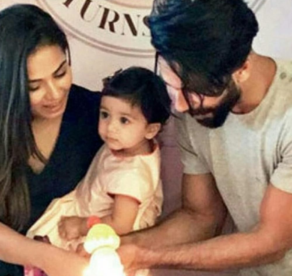 Shahid Kapoor and Mira Rajput daughter Misha cutting her FIRST BIRTHDAY cake