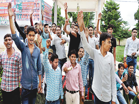 Fasting for students' union elections, sloganeering