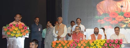 chief minister yogi adityanath warns officers.