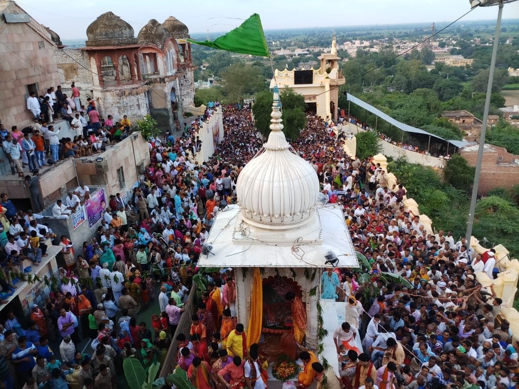 राधारानी के जन्मोत्सव पर लूटीं बधाइयां
